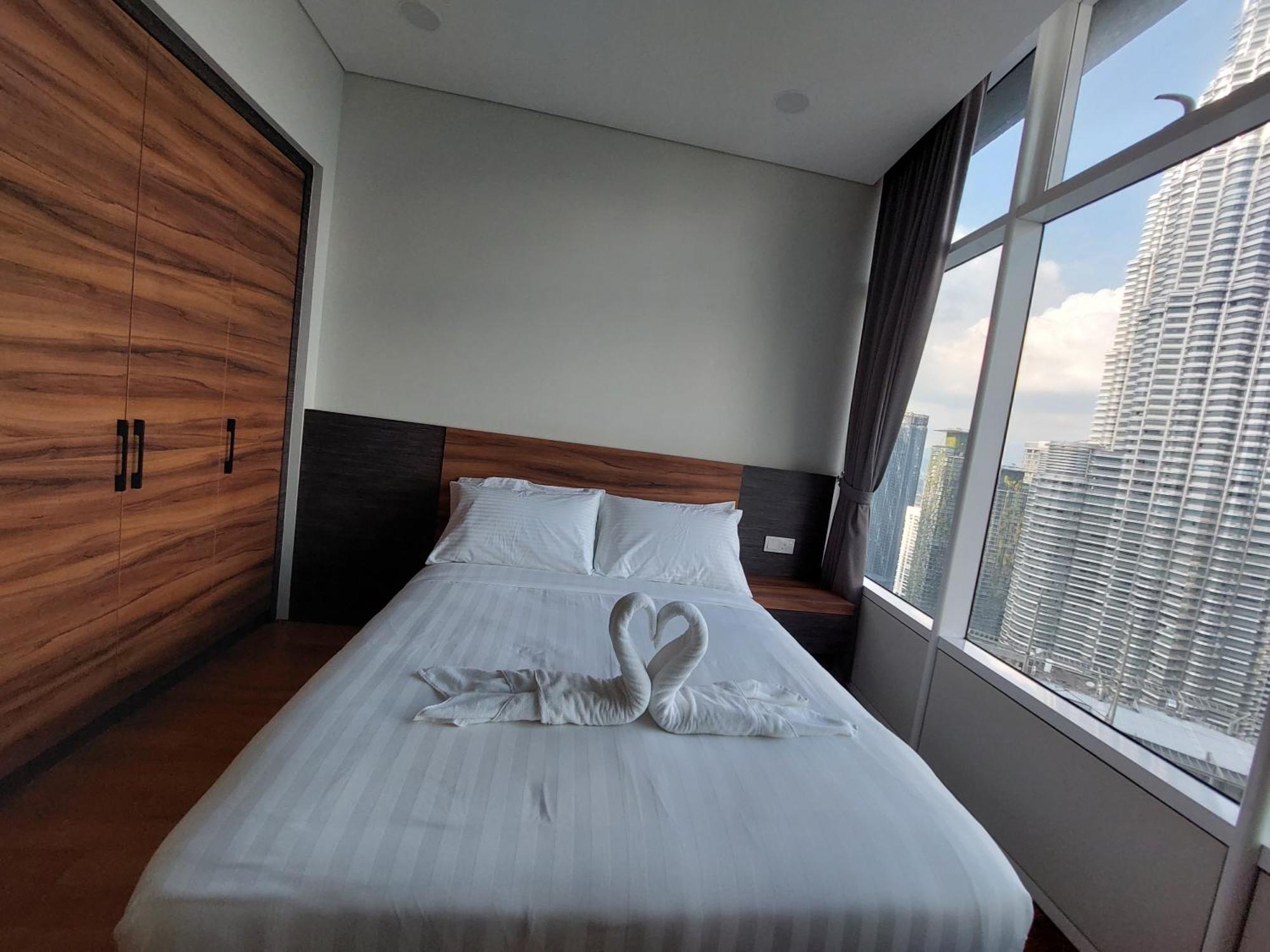 Sky Suites With Klcc Twin Tower View By Irent365 Kuala Lumpur Quarto foto